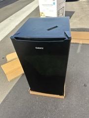 Mainstays 3.3 cu ft Single Door Mini Fridge Black M8004