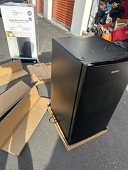 Mainstays 3.3 cu ft Single Door Mini Fridge Black M8004