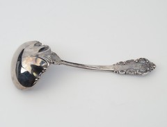 Solid Gravy Ladle Antique Baroque Silverplate by Wallace Silver 6.5 in