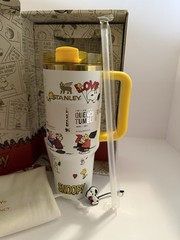 Stanley Peanuts Snoopy Woodstock Quencher H2.0 40oz White Yellow Handle Straw