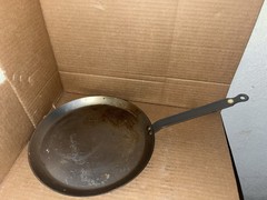 De Buyer MINERAL B Carbon Steel 10.5” Crepe & Tortilla Pan Induction Ready