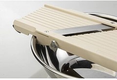 Benriner Super Slicer Mandolin, Japanese Wide Vegetable Slicer w/4 Blades, NO.95