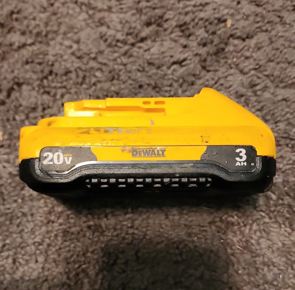 DEWALT DCB230 20V MAX 3Ah Lithium-Ion (Li-Ion) Battery Pack Yellow
