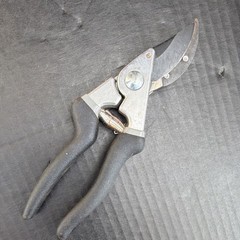 Husky Standard Pruning Shears Black Silver Steel Blade Comfort Grip