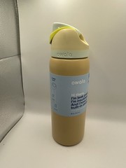 Owala 32 oz FreeSip Stainless Steel Water Bottle Color: Beachfront Yellow READ!