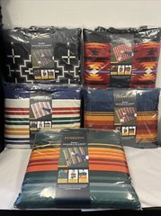 Pendleton Outdoor Packable Blanket Picnic Tailgate Folds & Zips 60×72 inches