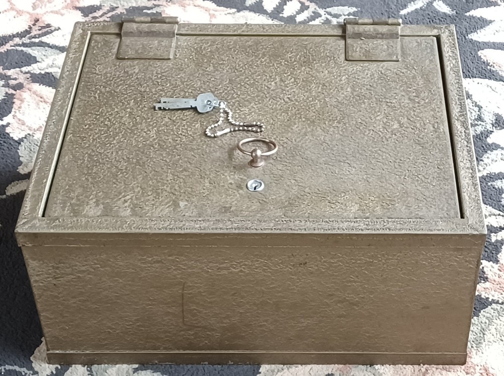 Mid-century Victor ‘Treasure Chest’ Fire-Proof Strong Box Safe, Both Keys, Nice!