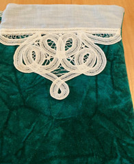 VINTAGE HANDMADE GREEN & RED VELVET LACE CHRISTMAS 14″ STOCKINGS SET OF 2