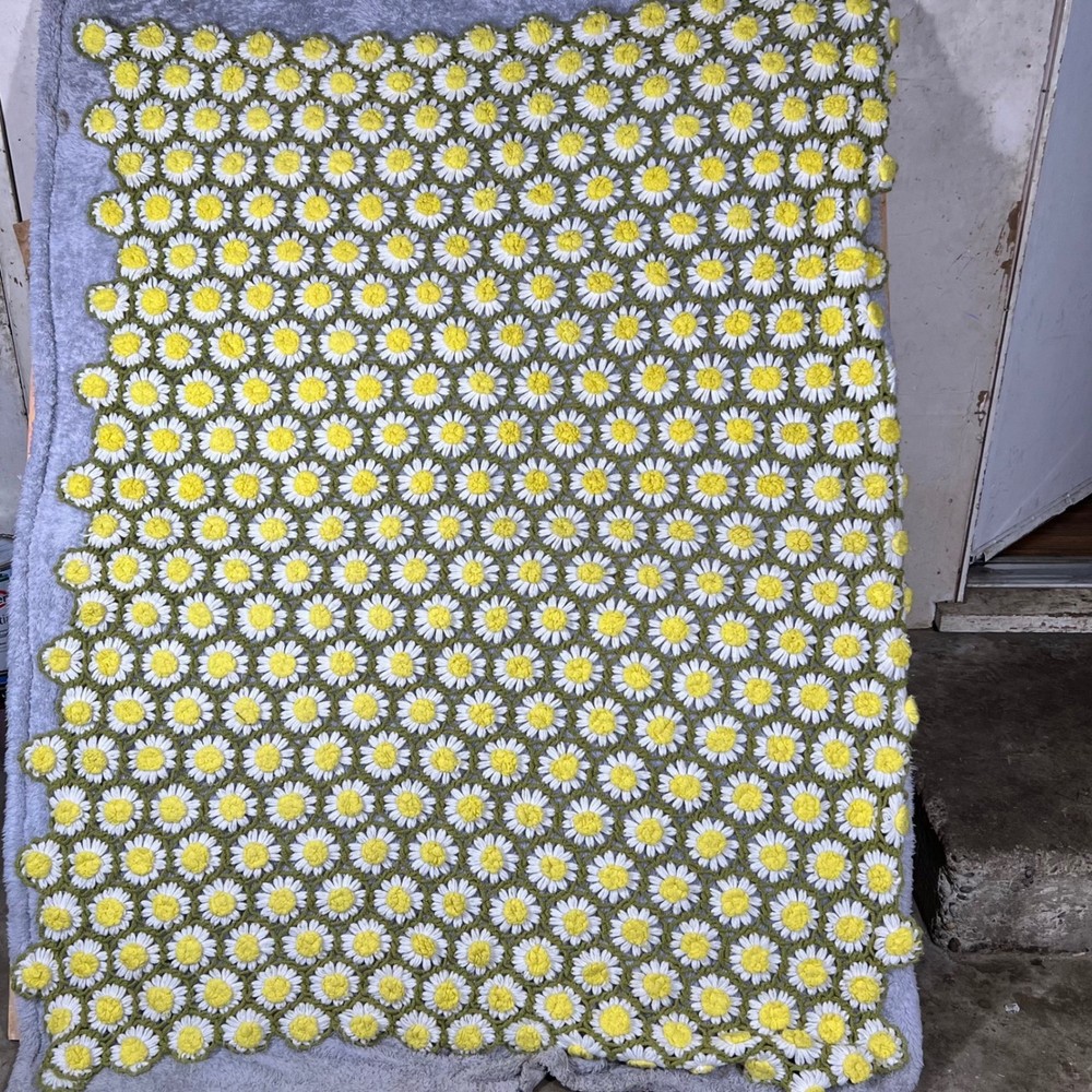 Vintage Crochet Daisy Afghan Blanket White Yellow Green Floral Throw 56×46