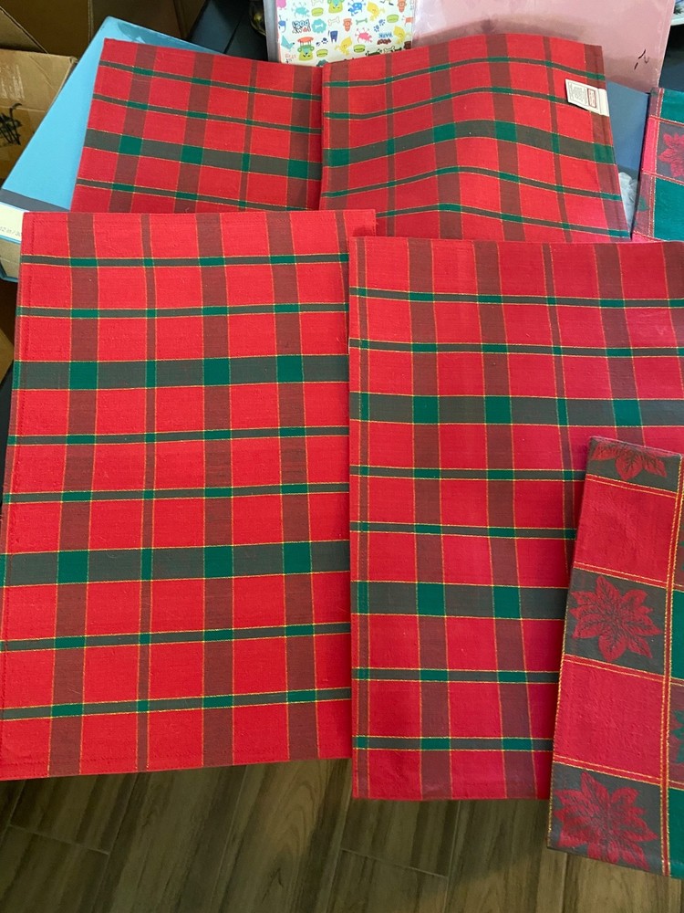8 Royal Crest Holiday Xmas Placemats Green Red Plaid Gold Trim W/ Poinsettia VTG