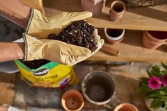 Miracle-Gro Garden Potting Mix for Plants, 16 Quart Bag