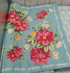 PIONEER WOMEN- VINTAGE- FLORAL REVERSIBLE PLACEMAT -18.5″ X 14″- SET OF 4