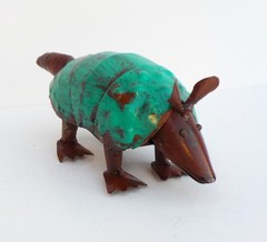 METAL ART ARMADILLO SCULPTURE 8 1/2″ LONG YARD ART ANIMAL FIGURE GREEN