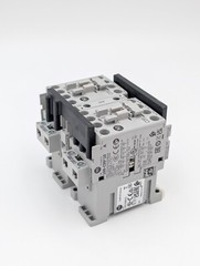 Allen Bradley 104-C09D22 9A 110V 50Hz/120V 60Hz Reversing Contactor USA NEW