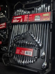 Husky SAE and Metric Combination Wrench Set with Tray (32-Piece)