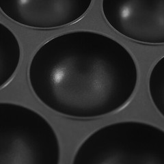 15.35*11.02*2.17″ Black Round Aluminum 7 Holes Takoyaki Pan Maker Hand Wash Only