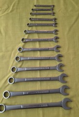 Craftsman SAE – 12 PIECE COMBINATION WRENCH SET -all marked”V”, 15/16″ to 1/4″