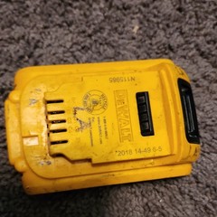 DEWALT 20V MAX XR DCB203 2Ah Lithium-Ion (Li-Ion) Battery Pack Yellow