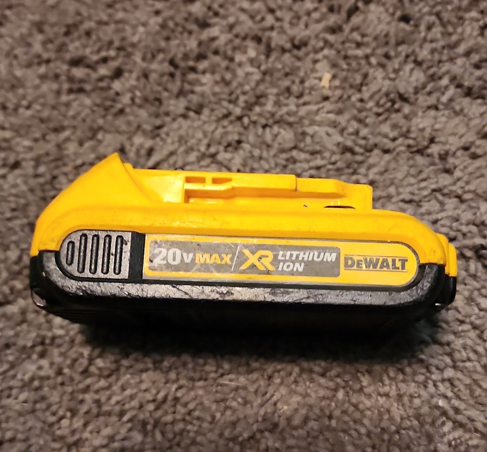 DEWALT 20V MAX XR DCB203 2Ah Lithium-Ion (Li-Ion) Battery Pack Yellow