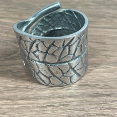 Silver Metal Leaf Design Candle Holder with Napkin Rings Set of 6 Decor