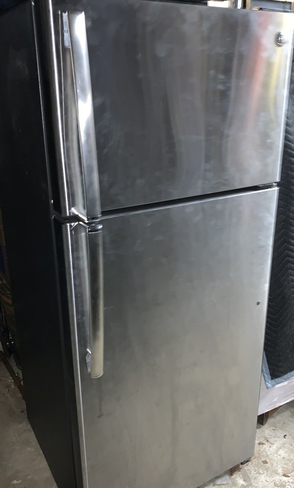 64 3/4″ GE GTS16GSHJRSS, 15.5-Cu. Ft. Top-Freezer Refrigerator Silver