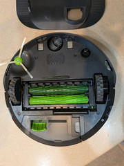 Roomba J7+ (Plus) Self-Emptying Robot Vacuum +Clean Base