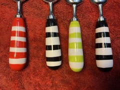4 Williams-Sonoma Ceramic -Stainless Hand Wash Only 1” X 5” Ice Cream Spoons