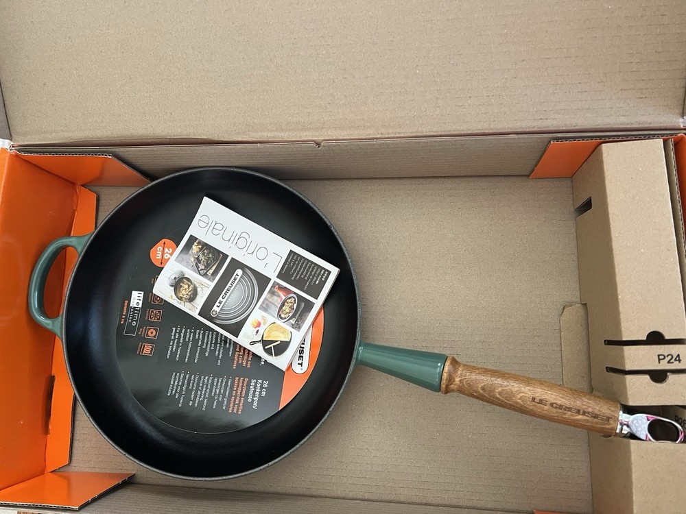 Le Creuset Alpine Enameled Cast Iron Fry Pan 10.25″ Artichaut Wood Handle NEW#26