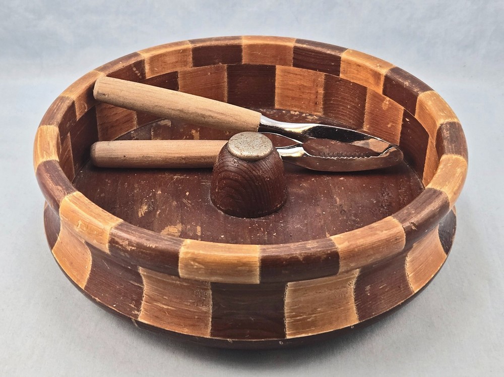 California Redwood Nut Cracker Bowl Standard Specialty Co. w/Cracking Tool