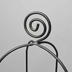 18 Disc Round Wire CD Storage Tower 18.5″ Gray Metal Rack Unique Desktop Holder