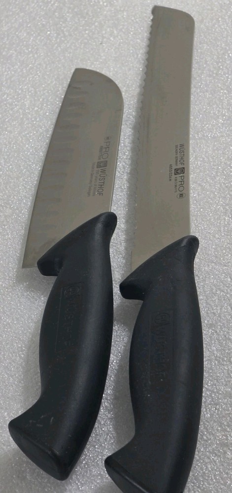 2 Wusthof Pro Series Knives Serrated Bread 4853/23cm Straight Santoku 4860/17cm