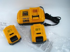 NEW GENUINE Dewalt 20v dcb118 fast battery charger 2x 5ah DCB205 Batts 20 volt