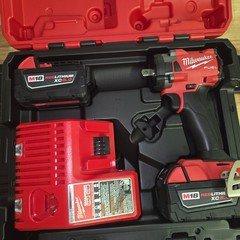 Milwauke 285522R Impact Wrench, Charger, Batteries, Case