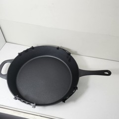 Tramontina 12.5″ Covered Cast Iron Skillet Pan w/SS Knob Lid *New w/o Orig Box