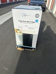 Mainstays 3.3 cu ft Single Door Mini Fridge Black M8004
