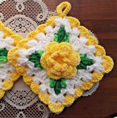 New Handmade Crochet Set 2 Irish Rose Pot Holders Frosted Yellow & White Beads