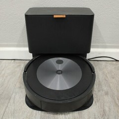 iRobot Roomba j7+ Self-Emptying Vacuum Robot + Base *WORKING ACCOUNT LOCKED READ