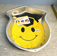 Wilton Smiley Face Cake Pan 10in Aluminum Non-Stick Oven Safe MPN 2105-2973