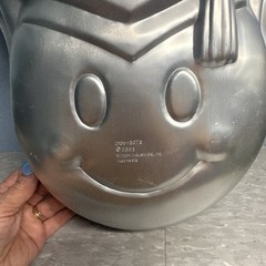 Wilton Smiley Face Cake Pan 10in Aluminum Non-Stick Oven Safe MPN 2105-2973