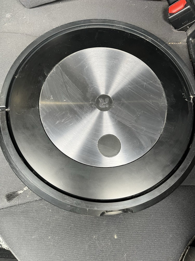 iRobot Roomba J7 Vacuum Cleaning Robot UNIT ONLY – Can’t Test, Don’t Have Charge