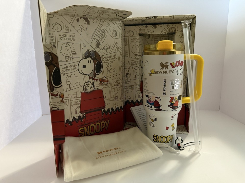 Stanley Peanuts Snoopy Woodstock Quencher H2.0 40oz White Yellow Handle Straw