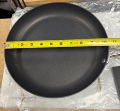 Scanpan Professional 10.25 in. Fry Pan Cookware -dented- FREE S/H