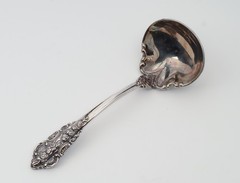 Solid Gravy Ladle Antique Baroque Silverplate by Wallace Silver 6.5 in