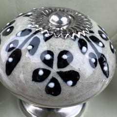 Casa Decor Ceramic Drawer Pull Knobs 6 Pc Silver / Tan /Black