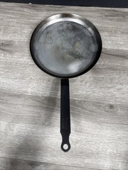 de Buyer Mineral B Classic Carbon Steel Cree Pan 9.5” It Has Some Rust Spots