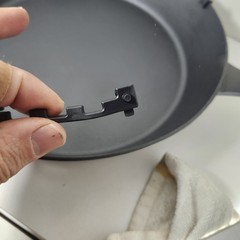 Tramontina 12.5″ Covered Cast Iron Skillet Pan w/SS Knob Lid *New w/o Orig Box