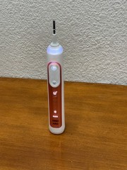 Oral-B Electric Toothbrush BRAUN Type 3765 , Works, Sticky body