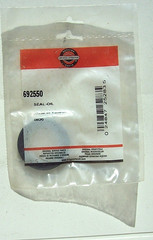 Briggs & Stratton ~ 692550 Oil Seal ~ Free Shipping