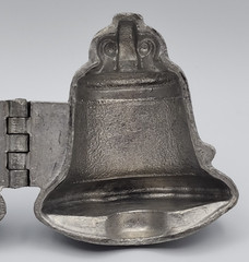 ANTIQUE Metal Bell Ice Cream Chocolate Mold #605 – 3.25″