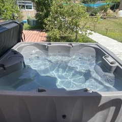 AquaRest Spas HU2 Gray Square Hot Tub 4-Person 300 Gal w/ Cover Panel
